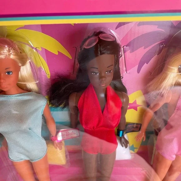 Mattel Signature 50th Anniversary Set of 1971 Malibu Barbie - Picture 4 of 6